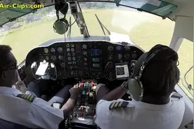 驾驶舱视角——瓦努阿图航空 国产哈飞 运-12飞机从土跑道起飞视频封面