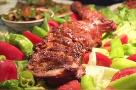 馕坑烤羊腿、羊肉手抓饭、红柳串烤肉…#我的民族盛宴 这些特色的维吾尔族美食你更pick哪一道菜呢？@抖音美食视频封面