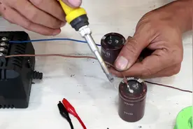 如何把单电源改为双电源，；连接两个电容就可以，原理很简单！视频封面