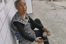 88岁高龄的小脚老人讲述自己的裹脚经历视频封面