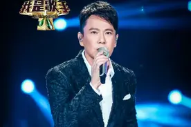 我是歌手4张信哲玩叛逆温柔混搭唱华晨宇 《微光》歌词视频试听图片