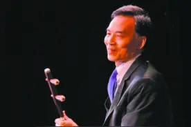 高胡大师余其伟：挑战面前，不能当鸵鸟图片