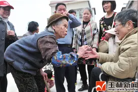 知青返乡寻找儿时记忆 感受玉林新变化图片