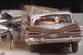 汽车变得越来越安全？实拍1959年雪佛兰对撞2009年迈锐宝测试，事实胜于雄辩视频封面
