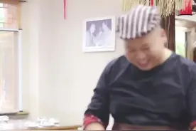 偷吃剩菜的服务员，该不该开除？视频封面