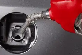 迪迪懂车：往油箱里加酒精会提升动力？老司机教你的秘诀到底靠不靠谱