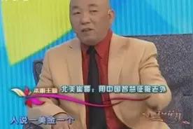 中国大叔美国卖饺子还真贵，一美金一个，美国人一尝太好吃说卖便宜了！