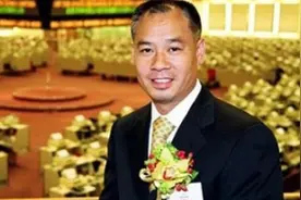 54岁的体操王子李宁与体操皇后妻子近照，携手并进的冠军夫妇视频封面