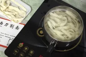 正宗鸡西刀削面图片