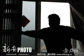 肥西：房屋飘窗防护网未锁  5岁男童爬窗发生意外坠亡图片