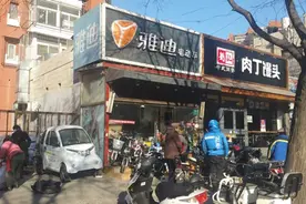 老年代步车遭遇“无保之痛”图片