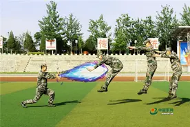 “武林高手”版毕业照 高手这样炼成图片