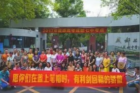 夜读丨店员摔断千万玉镯未赔偿丨最牛班主任半个班学生进北大清华图片