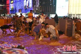 长沙启动防汛Ⅰ级应急响应 军民彻夜奋战护堤图片