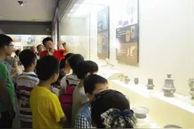 文物讲解员到底是一个什么样的存在？浙江省博物馆招9个专业讲解员，要求挺高收入不高，照样很多人投简历图片