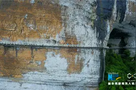 航拍重庆金佛山绝壁栈道图片