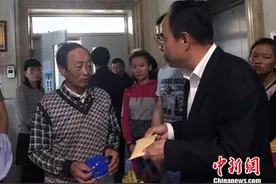 青海13岁少年患罕见病获捐助图片