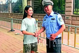 济南“最美小妮”找到 奶奶还塞钱给老人垫医药费图片