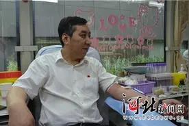 献礼“七一” 石家庄亚太大酒店持续19年集体献血图片