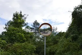 武隆区白云乡：安装道路凸透镜 护航交通出行安全图片