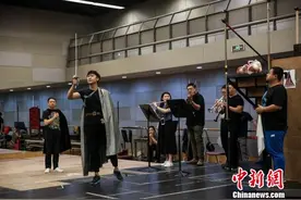 大剧院版莎士比亚话剧《威尼斯商人》举行排练探班图片