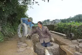 云南罗平：“农村治污”让村容村貌美起来图片