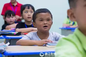 江西男孩“小马云”到杭州补习，资助者称不会刻意安排去阿里图片