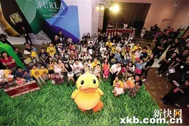 天汇广场小黄鸭陪你玩乐购图片