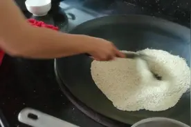 南方乡下炒米粥的家常做法，制作过程，北方人爱吃么？视频封面