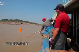 有一种古老的钓法，名为延绳钓，一次入水渔获堪比捕捞网！视频封面