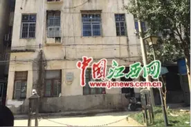 武宁:宠物爬出窗外 10岁女孩翻窗抓鼠被困5楼图片