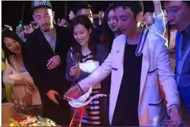 盘点娱乐圈10大有钱任性的土豪明星图片