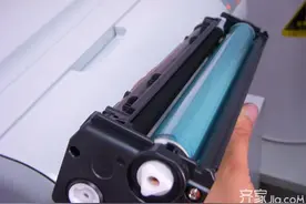 业内人士为大家讲解打印机加粉方法图片