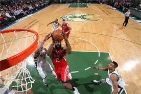 NBA火箭vs雄鹿121-128全场录像：魔兽空砍30+13帕克36分生涯新高图片