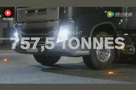 载重量可达750吨的超级大货车 相当于四架波音飞机重量视频封面