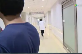 医生憋着尿做手术，了解了这个职业感动了背后的演员视频封面