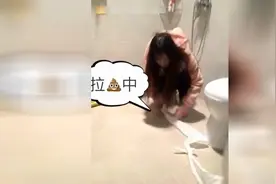 小伙用这招恶搞女友，女朋友都懵逼了啊