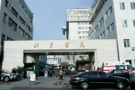 北京医院成功实施完全腹腔镜结直肠癌根治手术图片