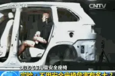 倒吸一口气！孩子从面包车里掉出来 司机竟毫无察觉图片