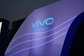 3698元起：双曲屏“5”与伦比 vivo Xplay5正式发布图片