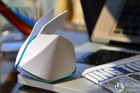 JBL PEBBLES MINI 立体声有源音箱 正在靠近图片