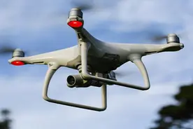 大疆发布大疆精灵4无人机 售价8999元图片