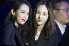 视频：f(x)宋茜 Krystal荣获聚美盛典“女神奖”图片