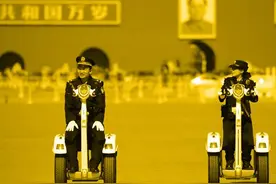 天了噜！中外首都警察大PK，北京警察居然......图片