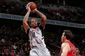 重返NBA的比斯利忘记哈登才是老大  火箭进入季后赛还有戏吗图片