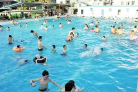 4岁女孩跟妈妈去游泳染性病，你绝对无法想像泳池里面有什么?!图片