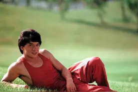 成龙拍《醉拳》时，天上掉下100万，他竟然是这么做的！图片