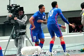 申花开门红！莫雷诺头球破门 与瓜林大跳民族舞蹈庆祝进球(图)图片