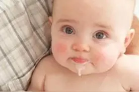 宝宝老是呛奶怎么办？5招帮宝宝摆脱痛苦图片