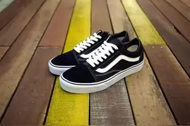 黑不溜秋的Vans鞋，为啥能火半个世纪？还让陈冠希爱不释手图片